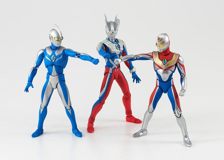 ¡Los tres guerreros de la obra teatral de 2012 "Ultraman Saga" se reúnen!