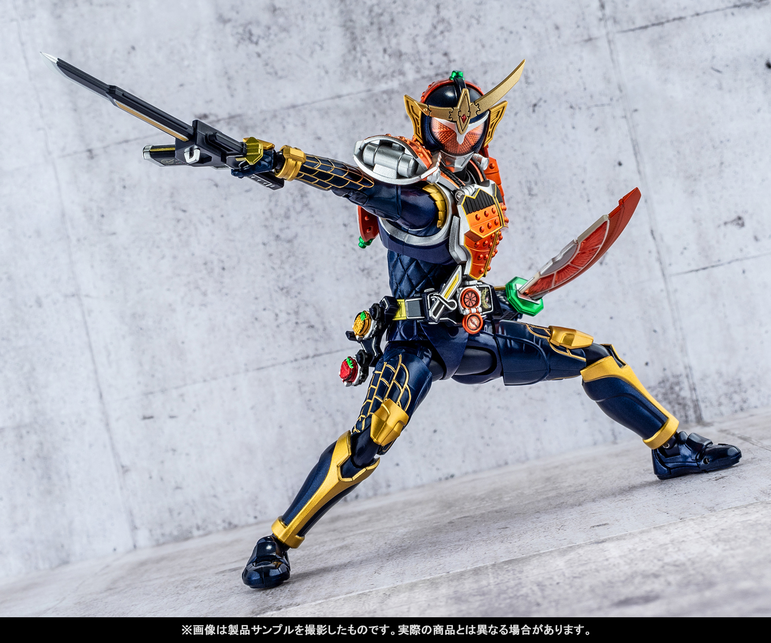 Let&#39;s go to battle with SHINKOCCHOU SEIHOU! Introducing product samples of &quot;Kamen Rider Gaim&quot; and &quot;Kamen Rider Baron&quot; that will be available in stores from August 10th, and the &quot;Arms Change Set&quot; Tamashii web shop