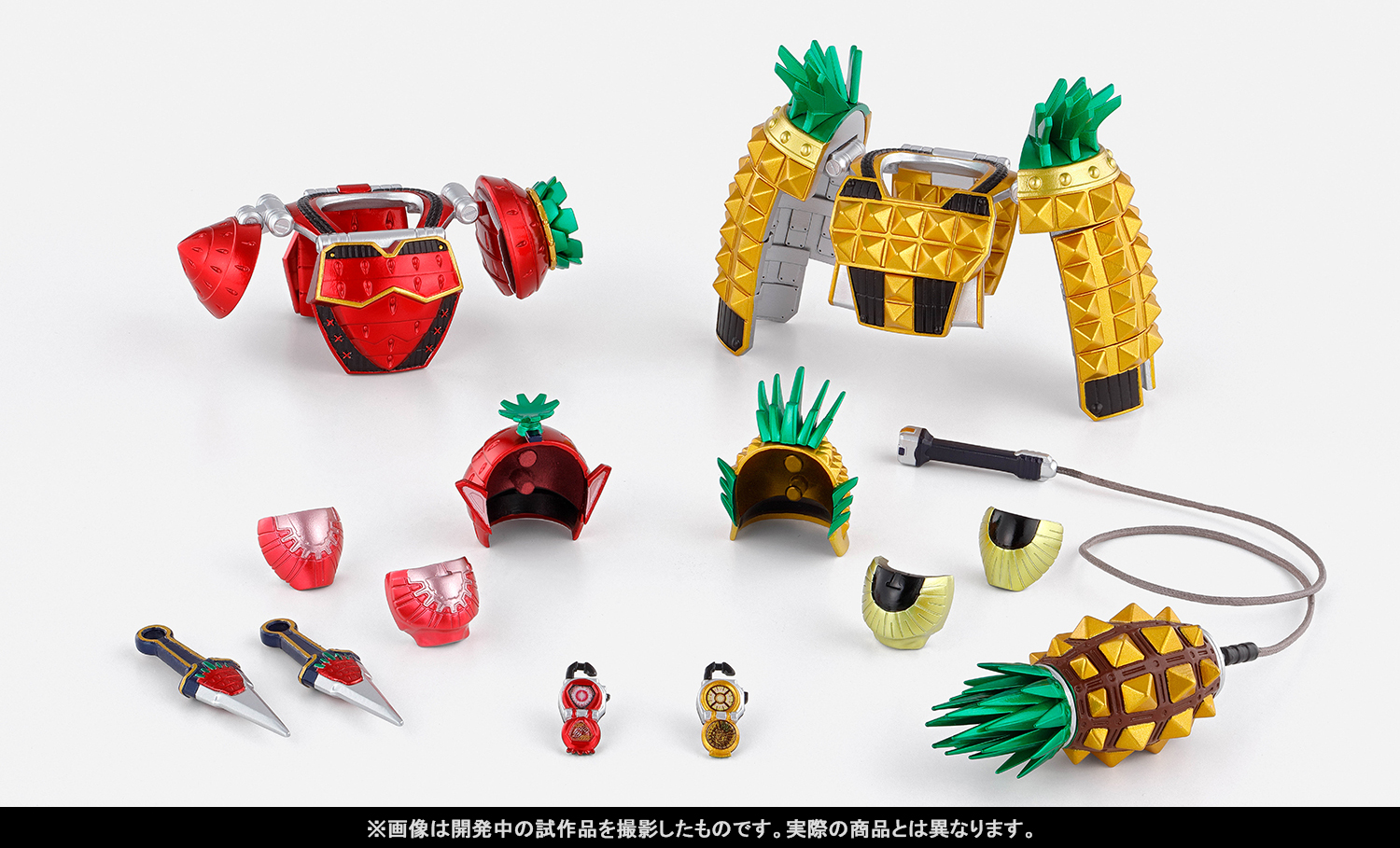 Let&#39;s go to battle with SHINKOCCHOU SEIHOU! Introducing product samples of &quot;Kamen Rider Gaim&quot; and &quot;Kamen Rider Baron&quot; that will be available in stores from August 10th, and the &quot;Arms Change Set&quot; Tamashii web shop