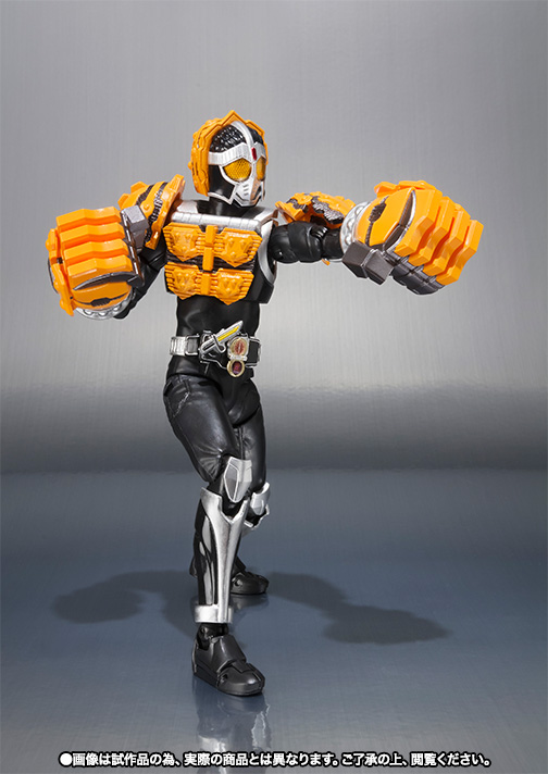 S.H.Figuarts 仮面ライダーナックル クルミアームズ