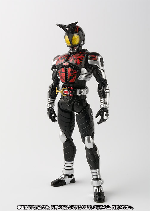 S.H.Figuarts(真骨彫製法) 仮面ライダーダークカブト