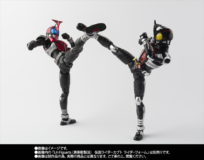 S.H.Figuarts(真骨彫製法) 仮面ライダーダークカブト