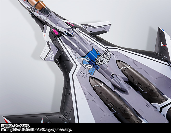 DX超合金 劇場版VF-31F ジークフリード(メッサー・イーレフェルト/ハヤテ・インメルマン搭乗機)