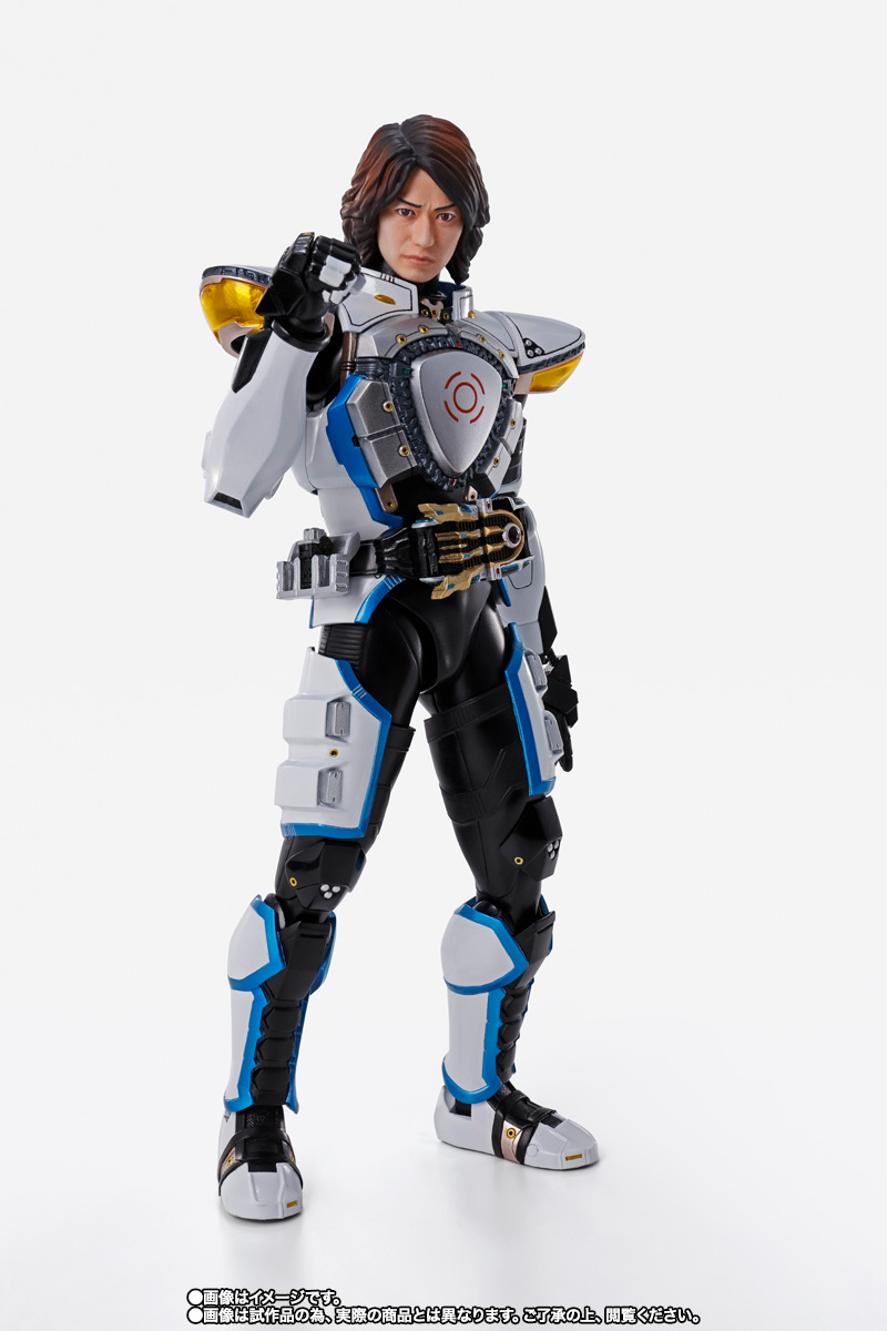 S.H.Figuarts(真骨彫製法) 仮面ライダーイクサ セーブモード/バーストモード