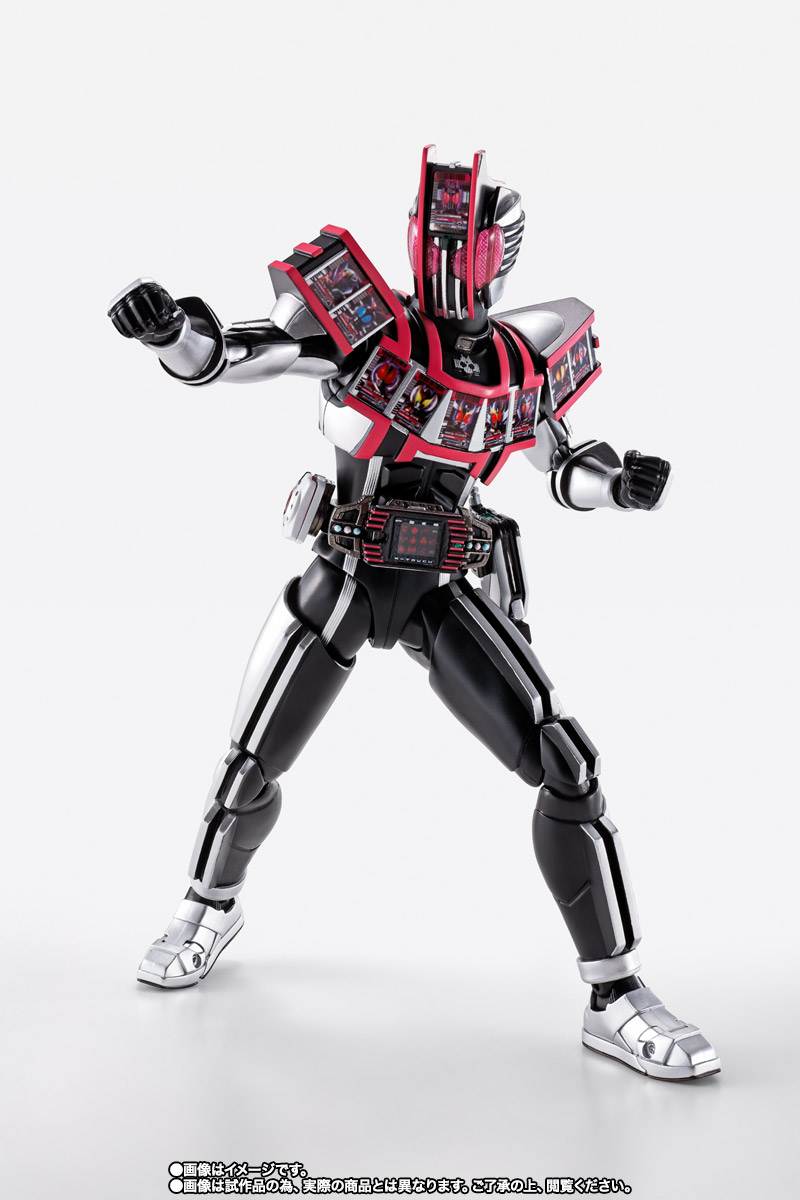 S.H.Figuarts(真骨彫製法) 仮面ライダーディケイド コンプリートフォーム