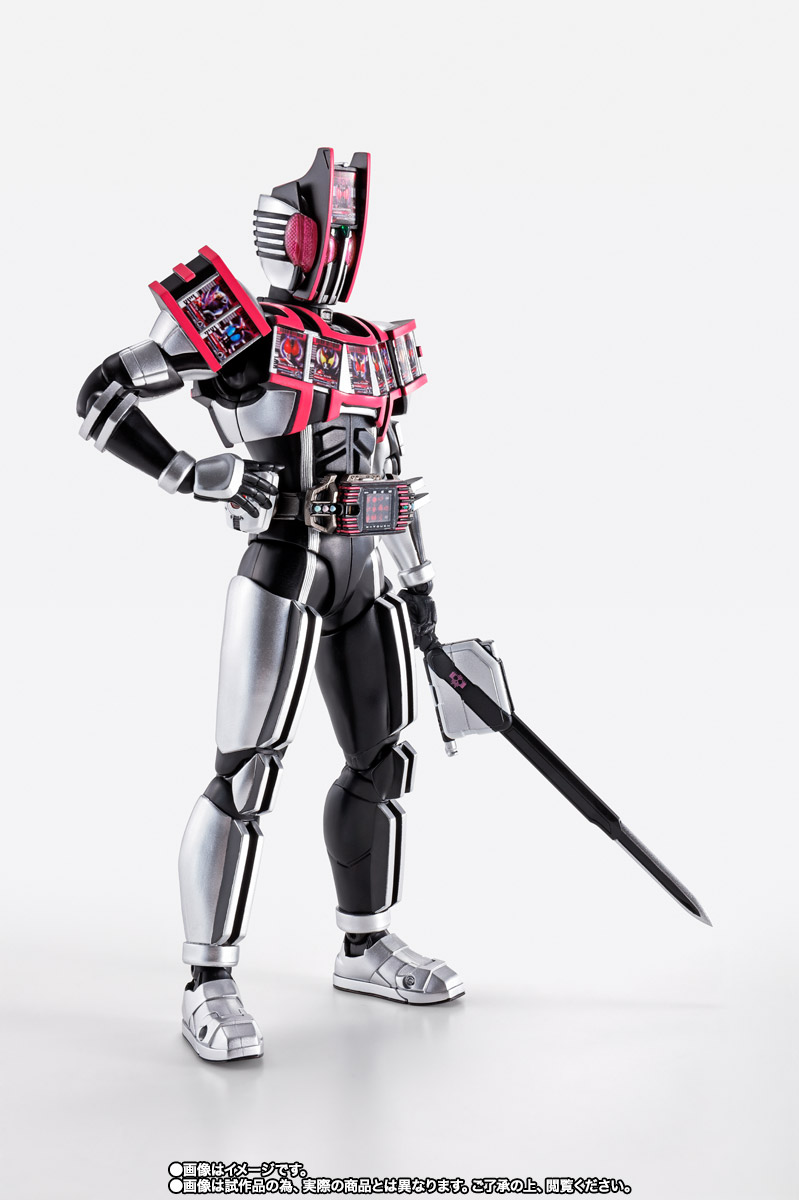 S.H.Figuarts(真骨彫製法) 仮面ライダーディケイド コンプリートフォーム