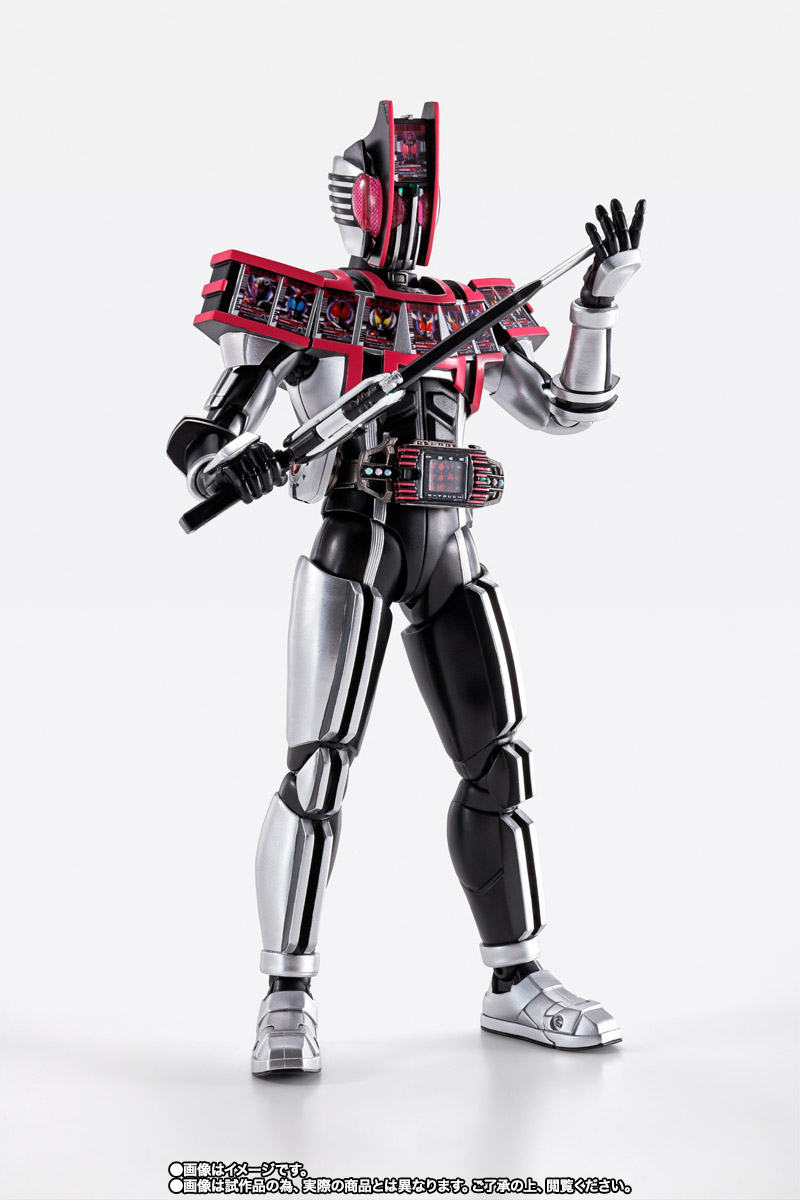 S.H.Figuarts(真骨彫製法) 仮面ライダーディケイド コンプリートフォーム