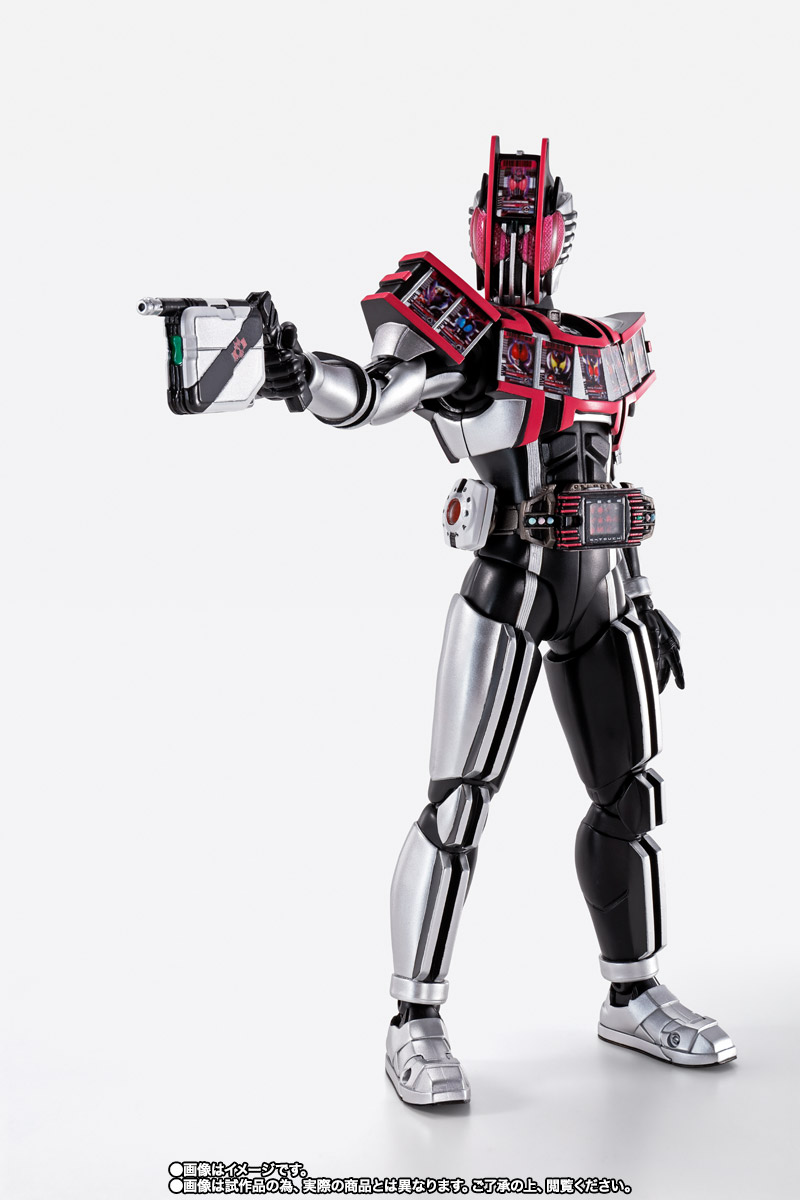 S.H.Figuarts(真骨彫製法) 仮面ライダーディケイド コンプリートフォーム