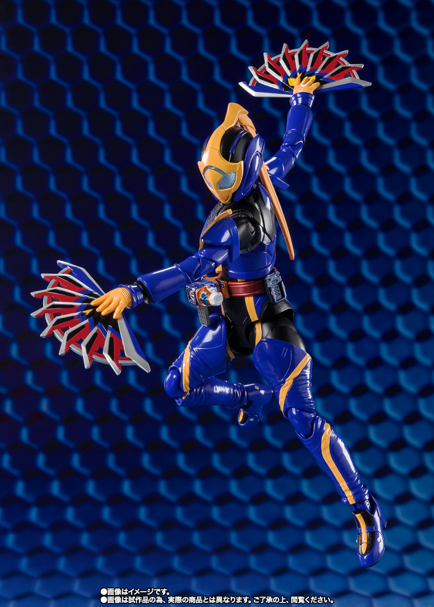 S.H.Figuarts 仮面ライダージャンヌ コブラゲノム&ラブコフ クジャクゲノム