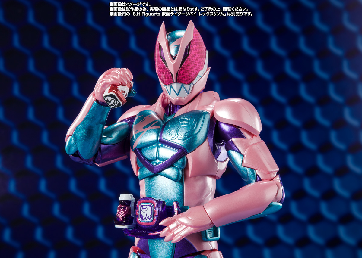 S.H.Figuarts 仮面ライダージャンヌ コブラゲノム&ラブコフ クジャクゲノム