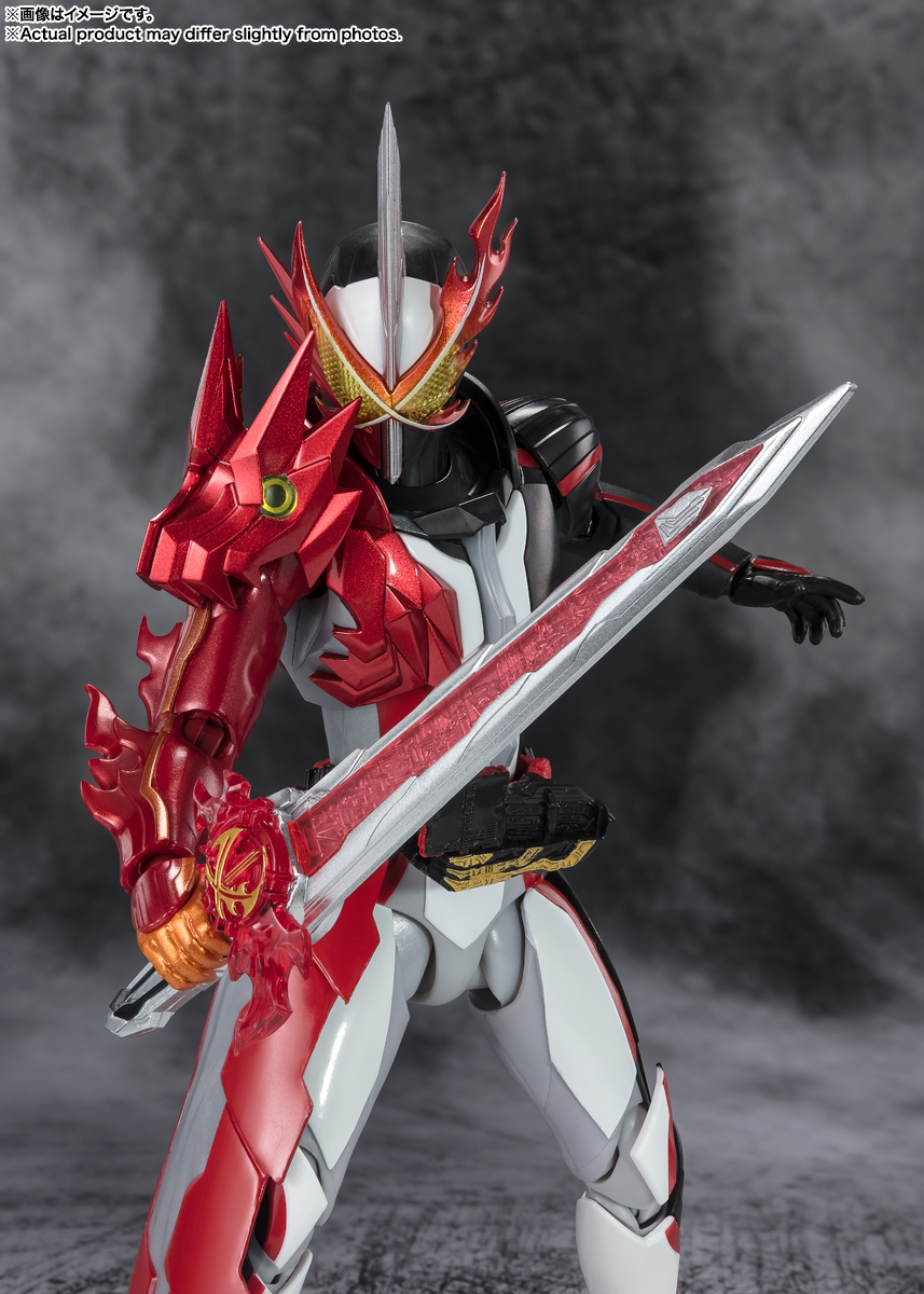 KAMEN RIDER SABER BRAVE DRAGON -Metallic Color Edition- | ITEMS