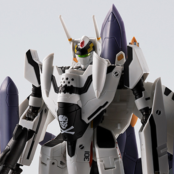 HI-METAL R&nbsp;VF-0Sフェニックス(ロイ・フォッカー機) ＋ QF-2200D-B ゴースト