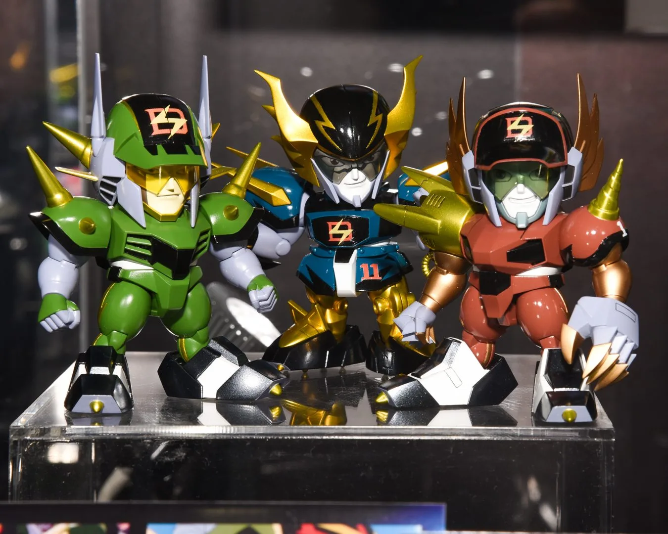 【参考出品】超合金 アイアンリーガー ゴールドマスク（左端）/ゴールドアーム（右端）
©サンライズ
