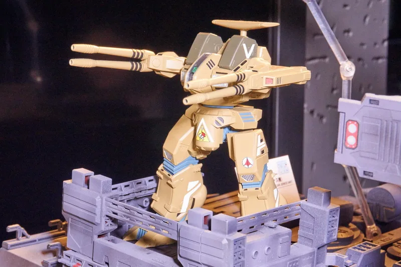 HI-METAL R「デストロイドディフェンダー」（参考出品）