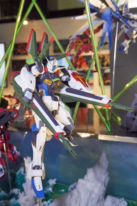 『機動戦士ガンダムSEED DESTINY』からは「ブラストインパルスガンダム」「ガナーザクウォーリア（ルナマリア機）」を参考出品。