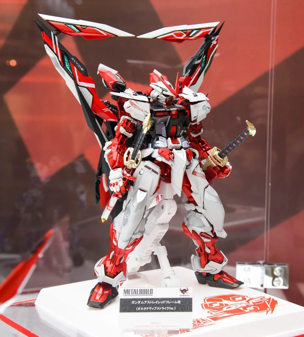 【参考出品】METAL BUILD ガンダムアストレイレッドフレーム改（オルタナティブストライクVer.）
©創通・サンライズ