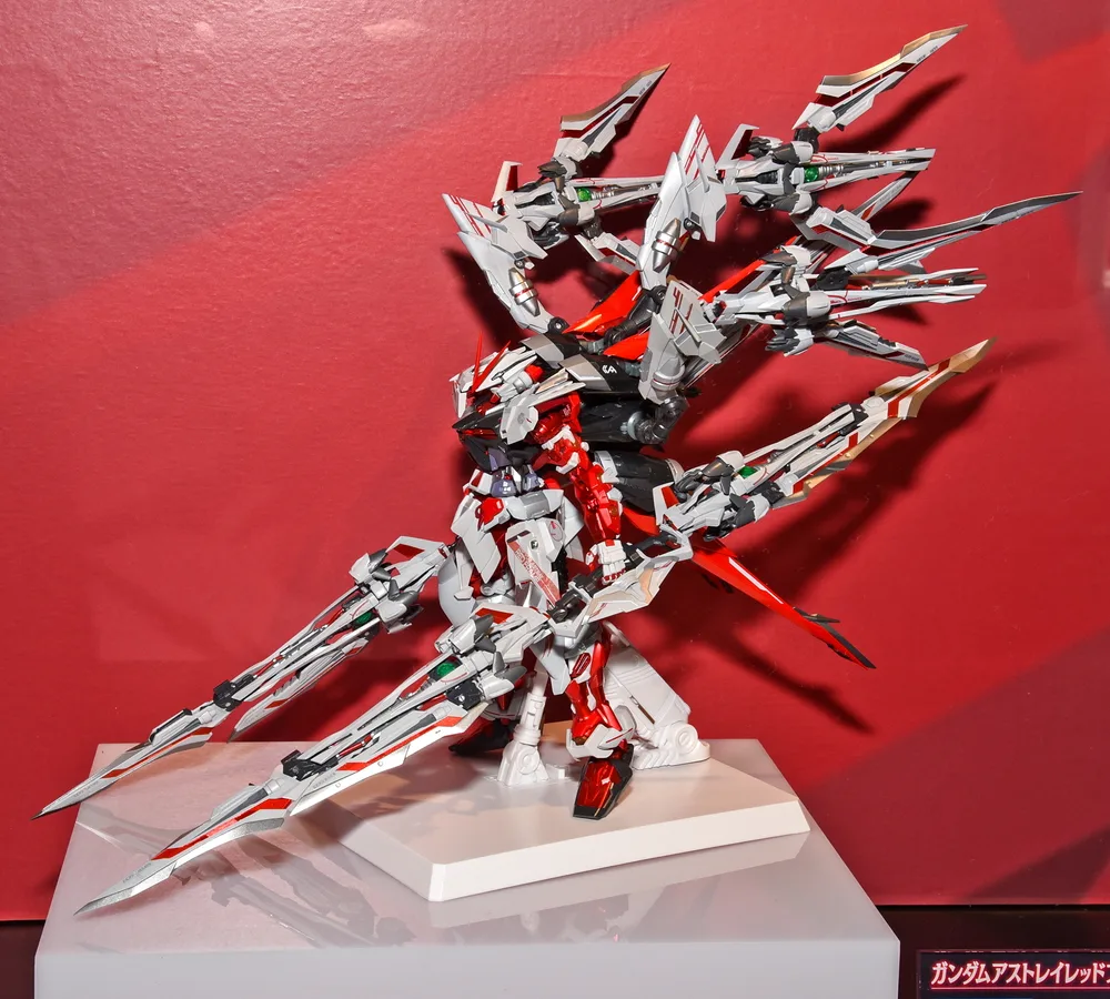 METAL BUILD ガンダムアストレイレッドフレームCCCCCCC（カレトヴルッフ×7・フライトユニット装備）
©創通・サンライズ