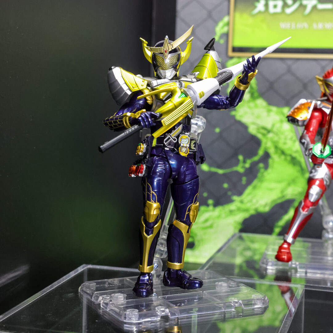 S.H.Figuarts（真骨彫製法） 仮面ライダー鎧武 バナナアームズ　発売中
※同シリーズ「仮面ライダーバロン バナナアームズ」（別売り）とのパーツ換装例