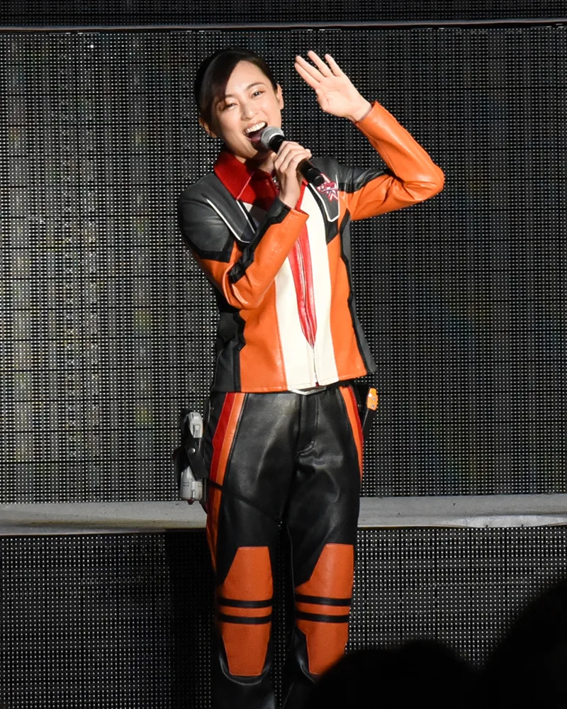 会場のファンへメッセージを贈る滝 裕可里さん
©円谷プロ