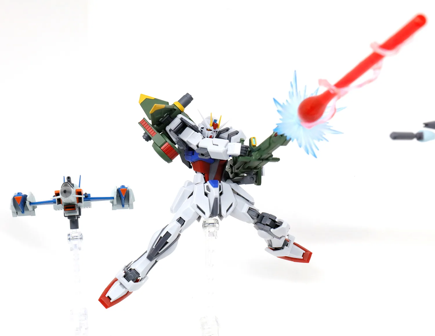 「ROBOT魂 ＜SIDE MS＞ FX-550 スカイグラスパー ver. A.N.I.M.E.」 参考出品
「ROBOT魂 ＜SIDE MS＞ AQM/E-X03 ランチャーストライカー & エフェクトパーツセット ver. A.N.I.M.E.」 2023年4月発売予定
※発売済商品との組み合わせ例です。