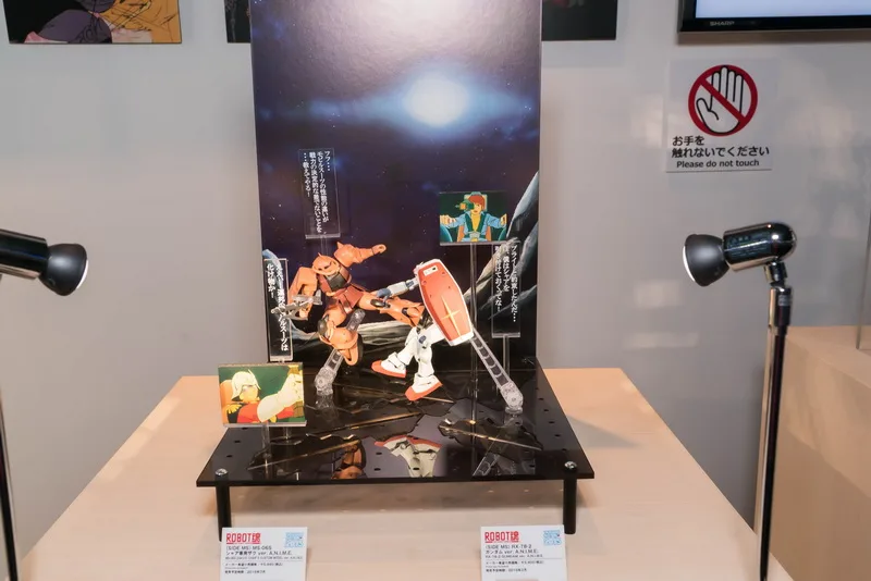 在再现电视动画名称场景的立体布景中，我们能够确定移动以再现剧中场景的动态姿势。