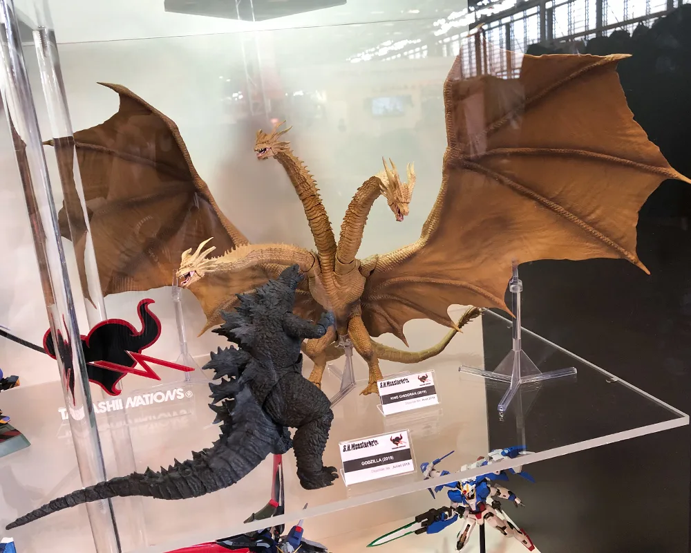 S.H.MonsterArts ゴジラ（2019）
S.H.MonsterArts キングギドラ（2019）
©2019 Legendary. All Rights Reserved. TM & ©TOHO CO., LTD.MONSTERVERSE TM & ©Legendary