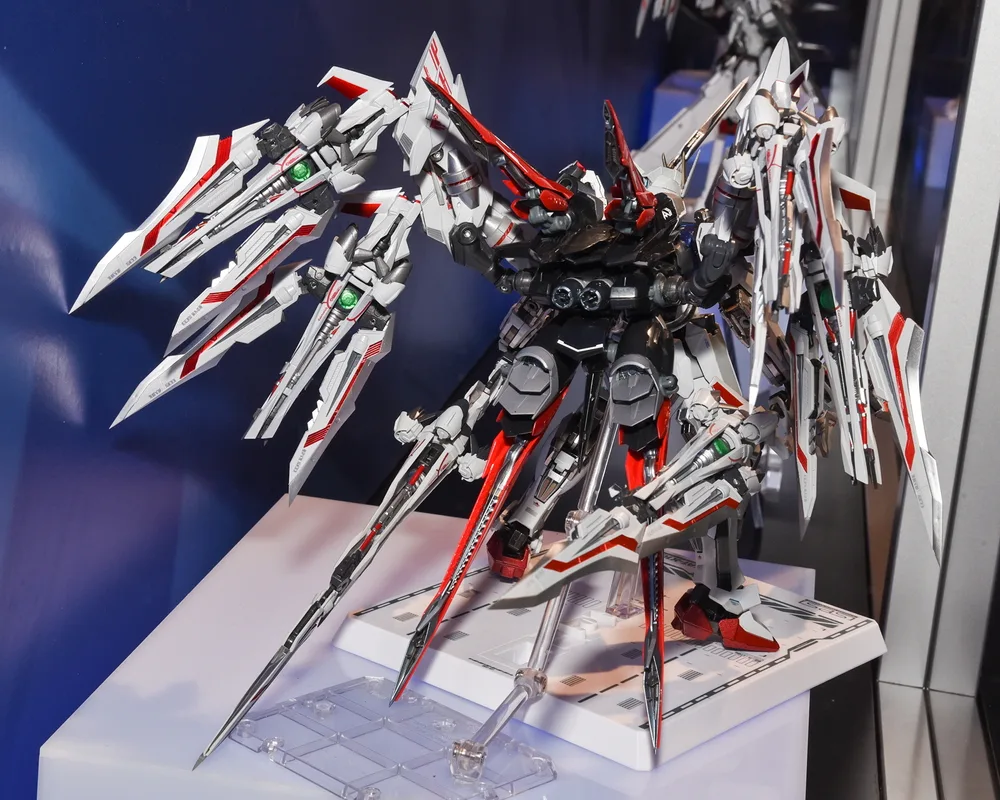 METAL BUILD ガンダムアストレイレッドフレームCCCCCCCC（カレトヴルッフ×8・フライトユニット装備）
©創通・サンライズ