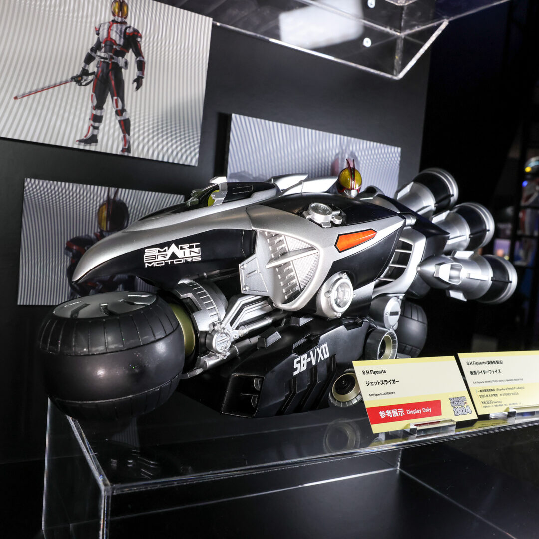 S.H.Figuarts（真骨彫製法） 仮面ライダーファイズ　発売中
S.H.Figuarts ジェットスライガー　参考展示