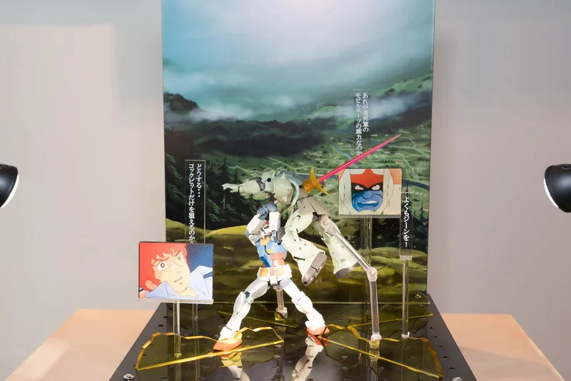 在再现电视动画名称场景的立体布景中，我们能够确定移动以再现剧中场景的动态姿势。