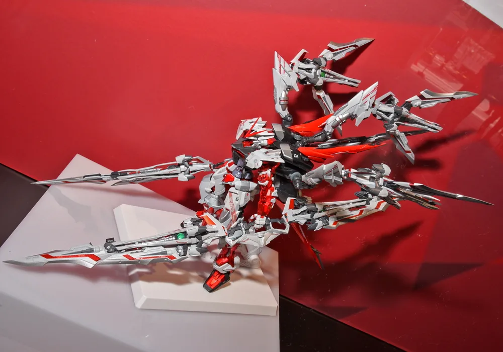 METAL BUILD ガンダムアストレイレッドフレームCCCCCCC（カレトヴルッフ×7・フライトユニット装備）
©創通・サンライズ
