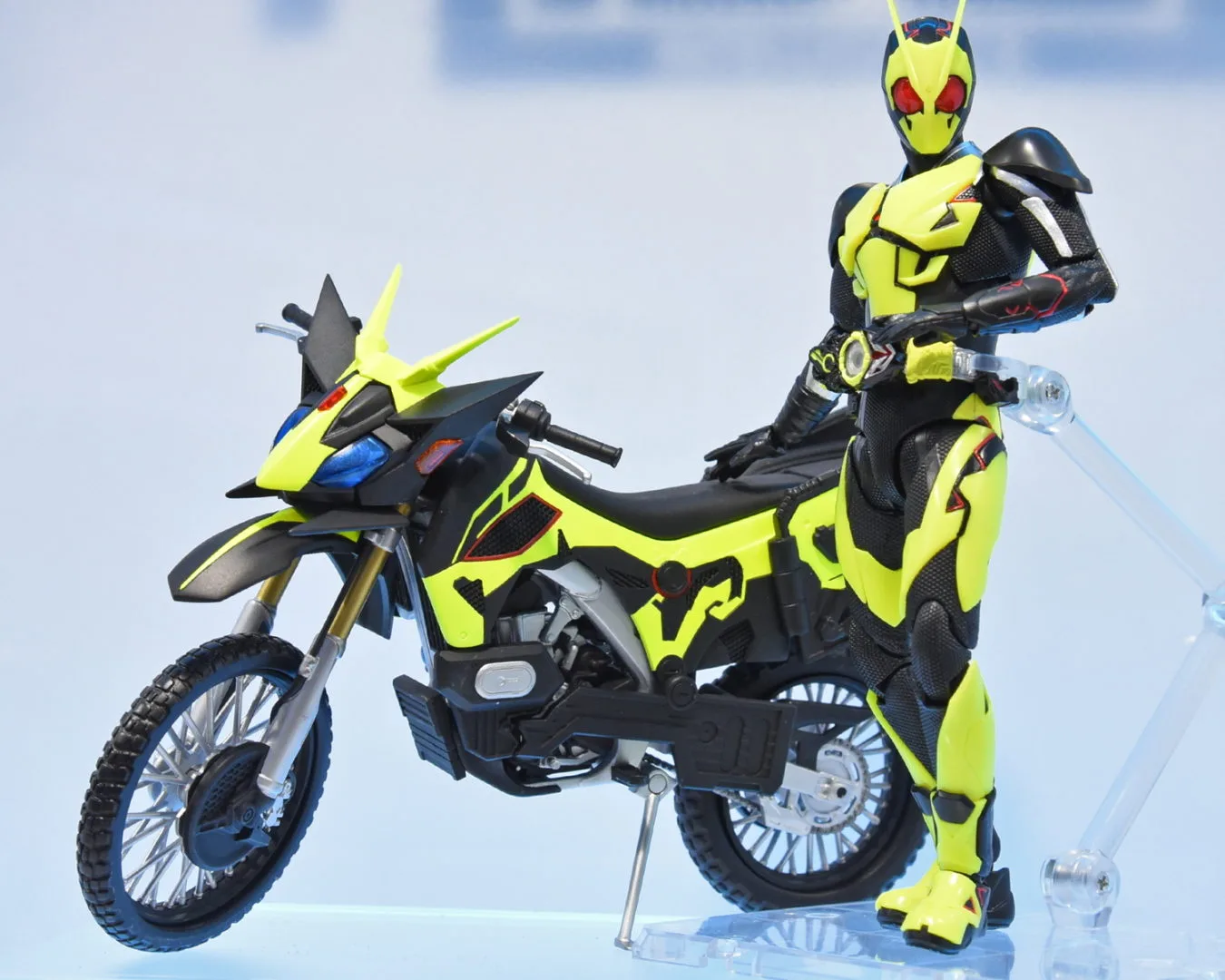 S.H.Figuarts 仮面ライダーゼロワン ライジングホッパー／2020年2月店頭発売予定
S.H.Figuarts ライズホッパー／参考展示
©2019 石森プロ・テレビ朝日・ADK EM・東映