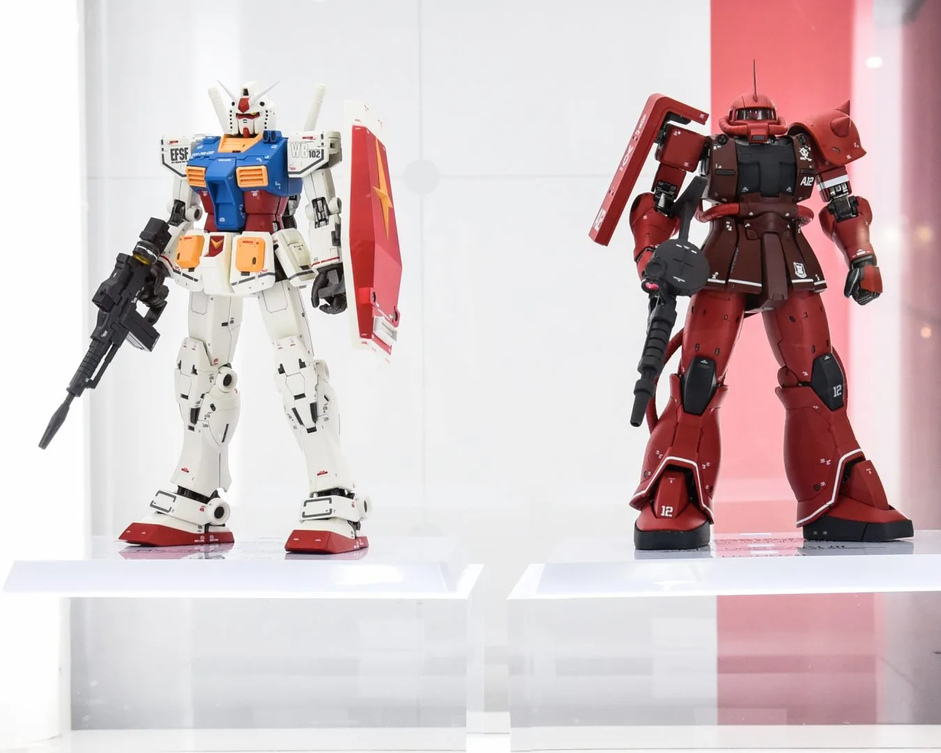 GUNDAM FIX FIGURATION METAL COMPOSITE RX-78-02 ガンダム（40周年記念ver.） 発売中
GUNDAM FIX FIGURATION METAL COMPOSITE MS-06S シャア専用ザクII 発売中
©創通・サンライズ