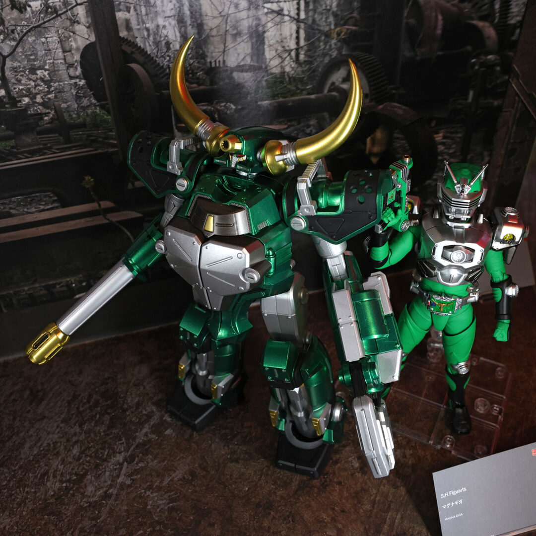 S.H.Figuarts（真骨彫製法） 仮面ライダーゾルダ　参考出品
S.H.Figuarts マグナギガ　参考出品