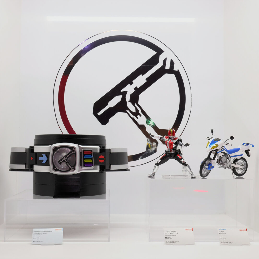 COMPLETE SELECTION MODIFICATION × S.H.Figuartsコーナー『仮面ライダー電王』
※各商品は別売りです。 ※CSM発売元：バンダイ トイ事業部