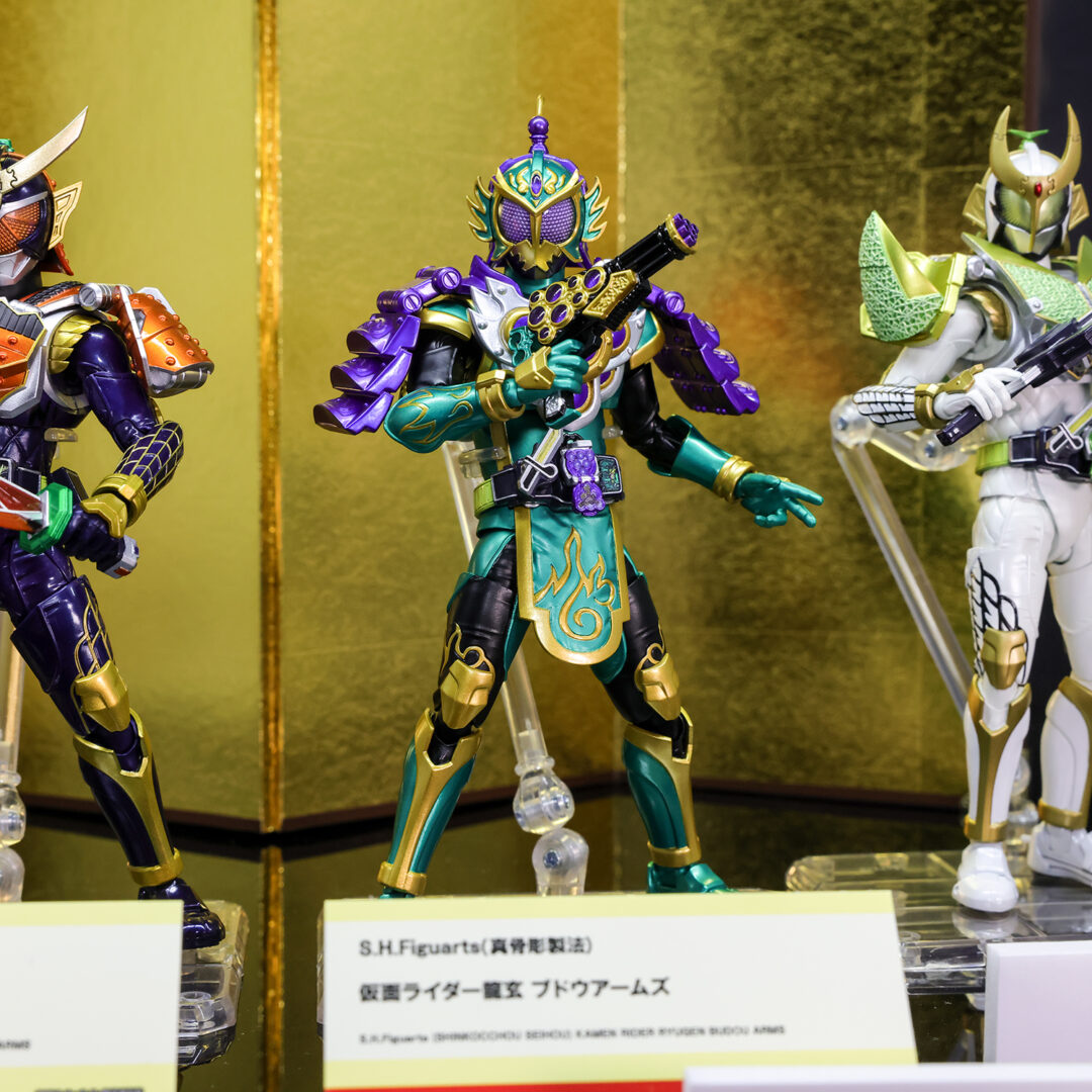 S.H.Figuarts（真骨彫製法） 仮面ライダー龍玄 ブドウアームズ　参考展示