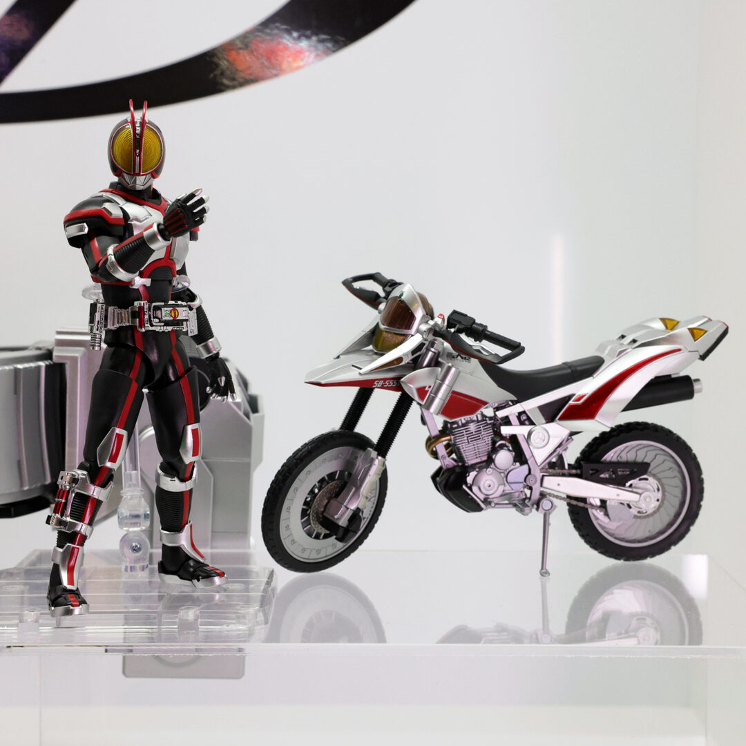 S.H.Figuarts（真骨彫製法） 仮面ライダーファイズ　発売中
S.H.Figuarts オートバジン（ビークルモード）　魂ウェブ商店/受注終了