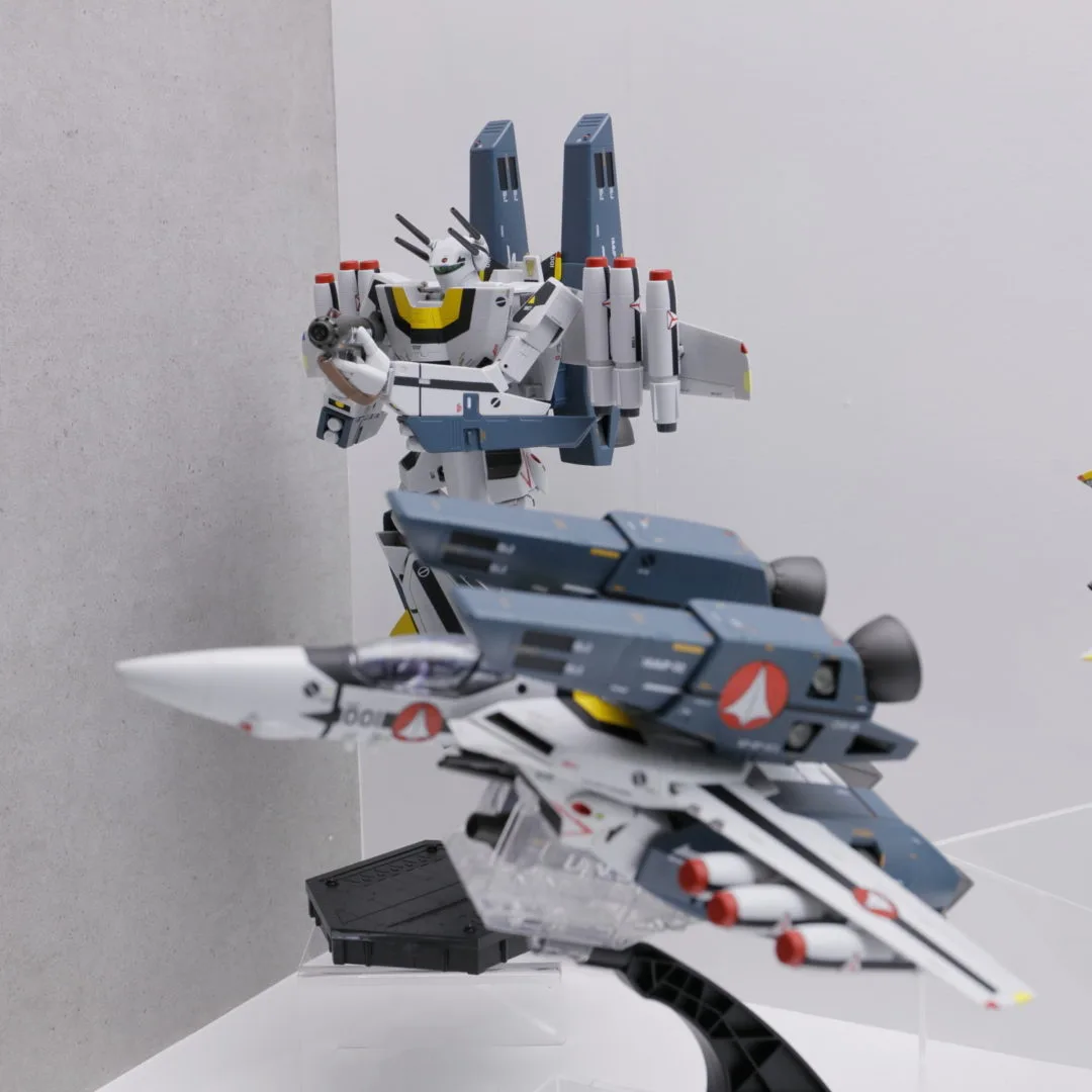DX超合金 VF-1Sバルキリー ロイ・フォッカースペシャル
DX超合金 TV版VF-1対応 スーパーパーツセット
©1982 BIGWEST