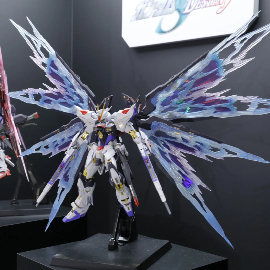 METAL BUILD ストライクフリーダムガンダム SOUL BLUE Ver.
METAL BUILD ストライクフリーダムガンダム 光の翼オプションセット SOUL BLUE Ver.
©創通・サンライズ