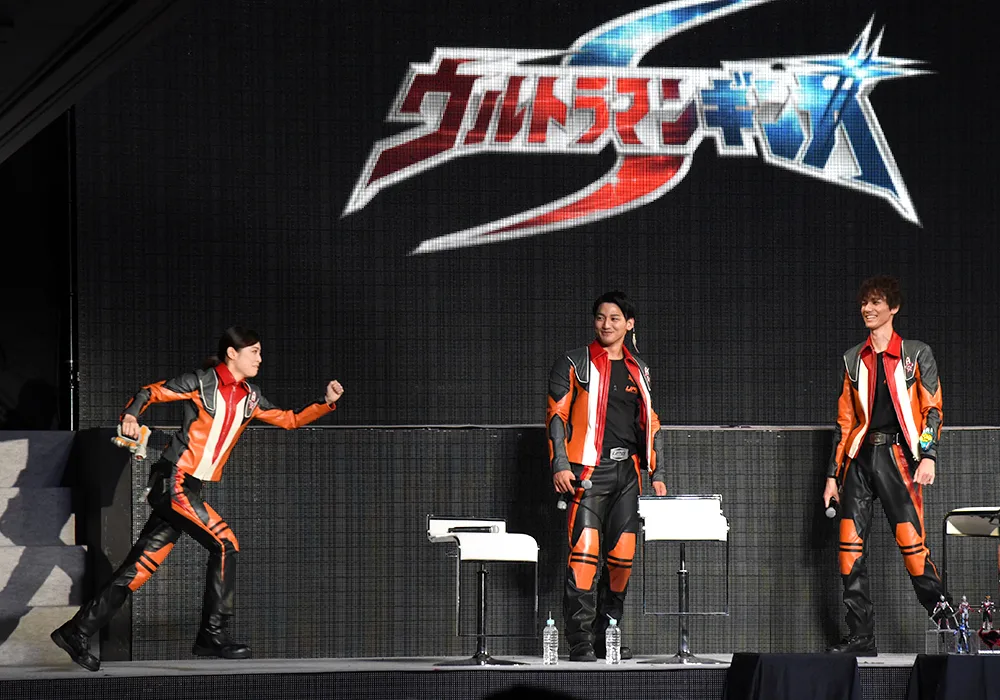 「走り」の演技を披露する滝 裕可里さん
©円谷プロ