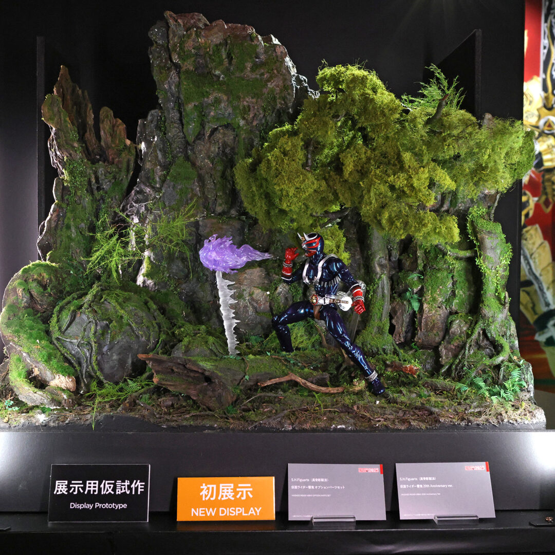 S.H.Figuarts（真骨彫製法） 仮面ライダー響鬼 20th Anniversary ver.　参考出品
S.H.Figuarts（真骨彫製法） 仮面ライダー響鬼 オプションパーツセット　参考出品
