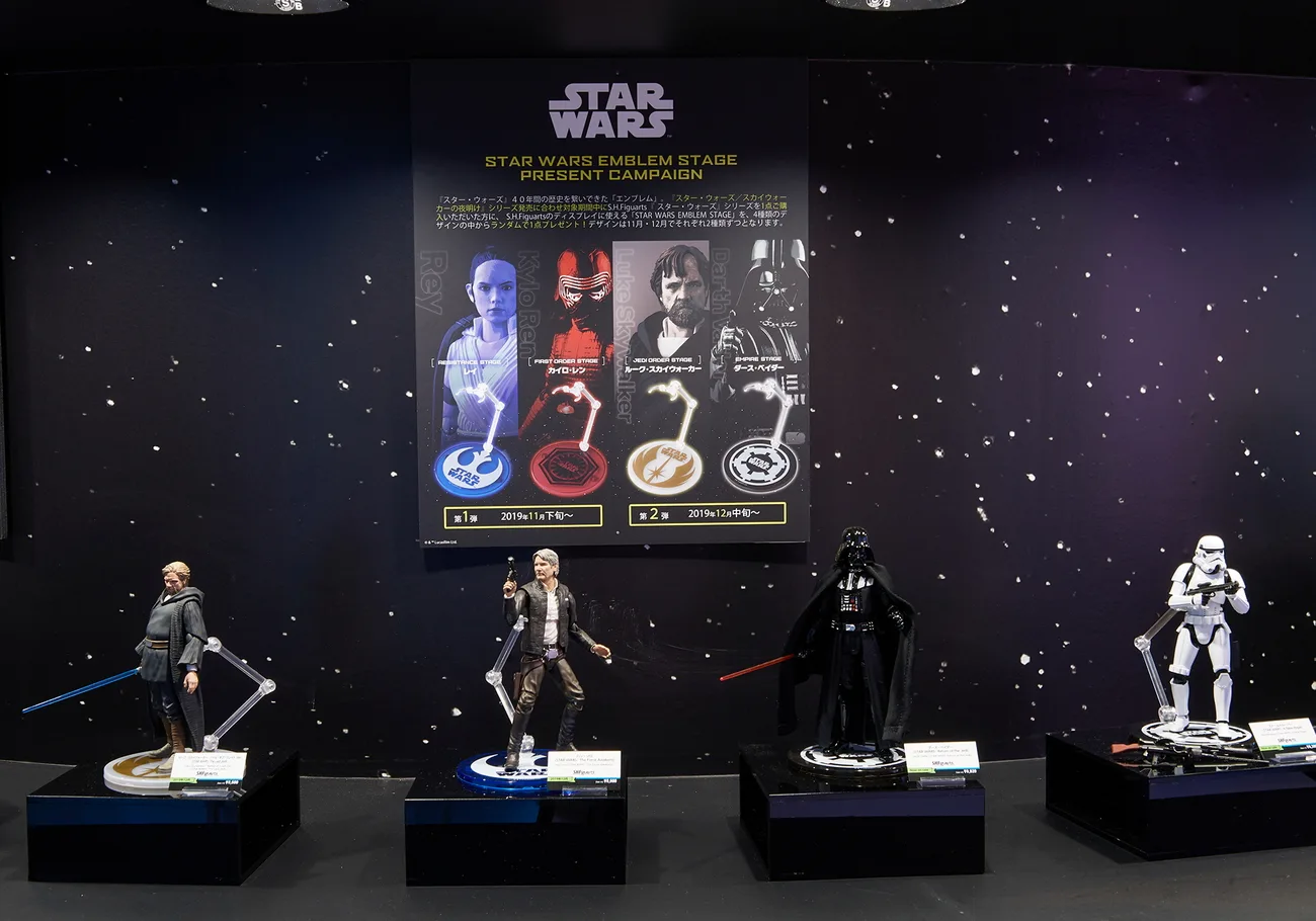 S.H.Figuarts ダース・ベイダー（STAR WARS：Return of the Jedi）／店頭発売中
S.H.Figuarts ストームトルーパー（STAR WARS：A New Hope）／店頭発売中
S.H.Figuarts ルーク・スカイウォーカー -バトル・オブ・クレイト Ver.-（STAR WARS: The Last Jedi）／2019年12月店頭発売予定
S.H.Figuarts ハン・ソロ（STAR WARS: The Force Awakens）／2019年12月店頭発売予定
©＆TM Lucasfilm Ltd.