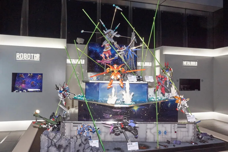 ロボットエリアの中央で目を引いたのが、『機動戦士ガンダムSEED』シリーズの「ROBOT魂 <SIDE MS>」展示。