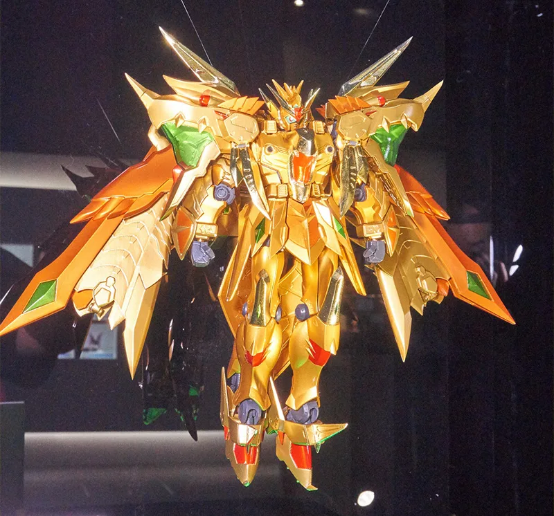 「SDX」の新作は「黄金神スペリオルカイザー」参考出品。隣には SDスピリット指数1000のアイツをシルエット予告……！