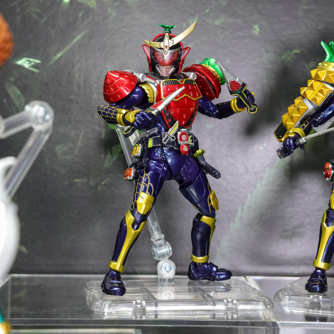 S.H.Figuarts（真骨彫製法） 仮面ライダー鎧武 オレンジアームズ　発売中
S.H.Figuarts（真骨彫製法） 仮面ライダー鎧武 アームズチェンジセット（パインアームズ＆イチゴアームズ）　魂ウェブ商店 2025年2月発送予定