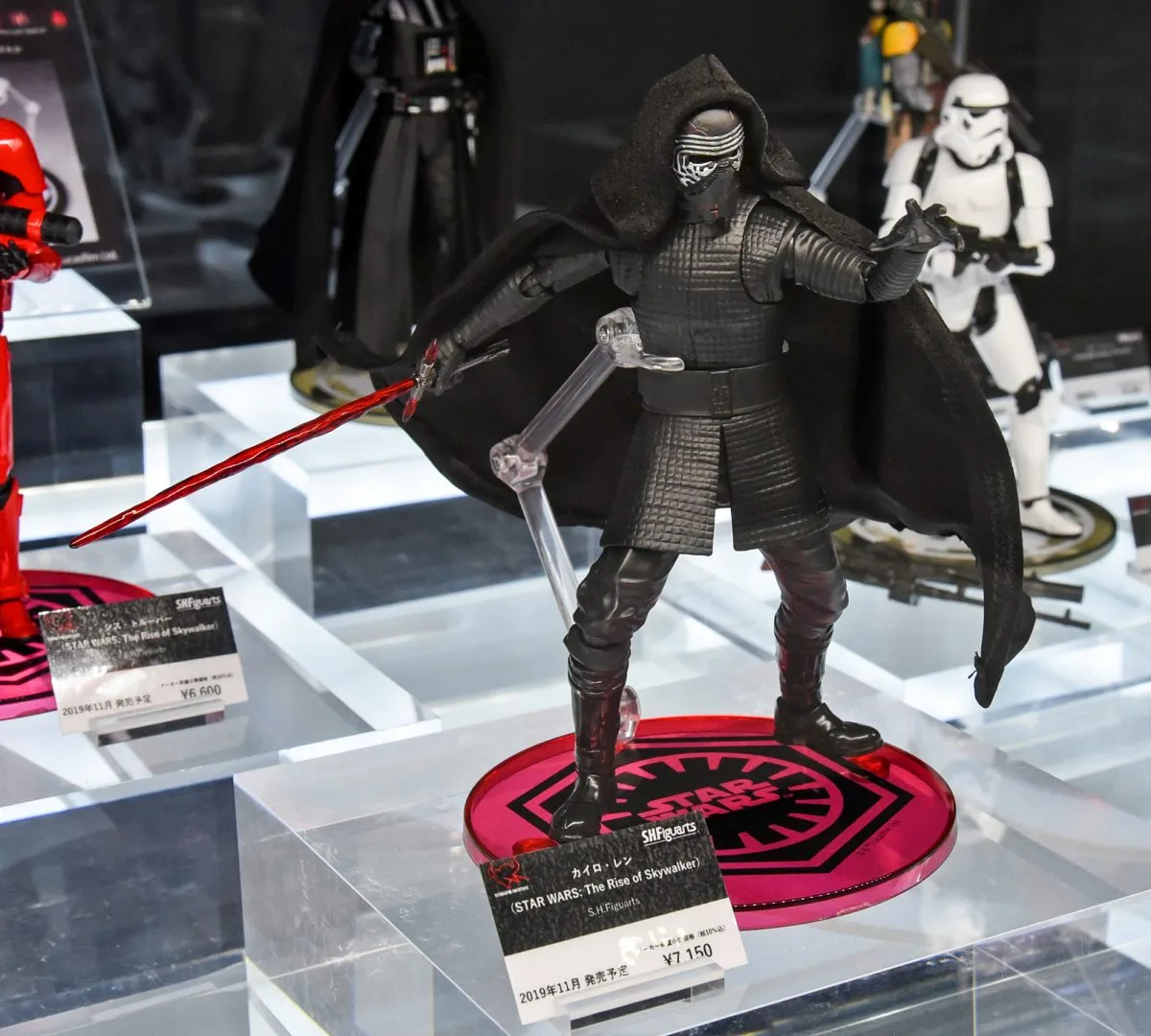 S.H.Figuarts カイロ・レン（STAR WARS: The Rise of Skywalker） 2019年11月発売予定
© &™ Lucasfilm Ltd.