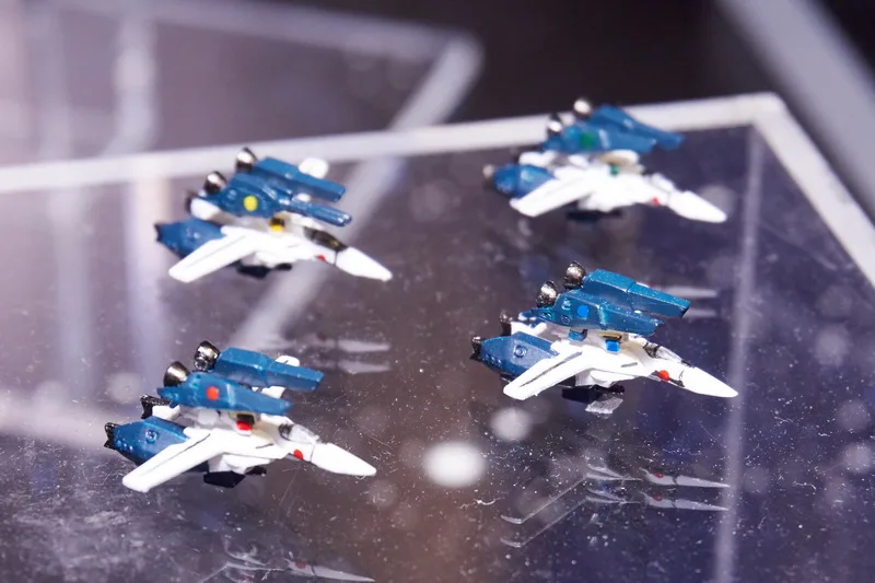 マイクロマクロス「VF-1S ストライクバルキリー（ロイ・フォッカースペシャル）／VF-1Aスーパーバルキリー（一条輝機、マクシミリアン・ジーナス機、柿崎速雄機）（1:700）」（参考出品）