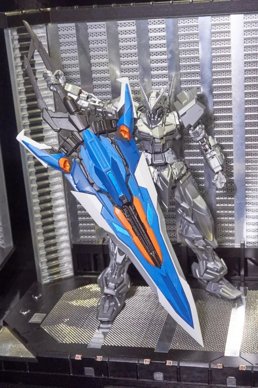 「METAL BUILD ガンダムアストレイレッドフレーム」のオプションパーツ参考出品には、「タクティカルアームズ」「パワードレッド」に加え、まさかの「サルベージ・ユニット」や、柄だけでも十分に巨大な「ガーベラ・ストレート Vol.2」まで!!