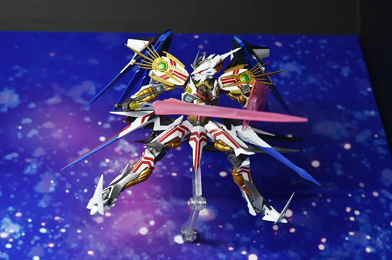 『クロスアンジュ 天使と竜の輪舞』より<SIDE RM>と<SIDE RSK>による最終決戦を思わせる展示。アンジュの「ヴィルキス 最終決戦仕様」のほかジルが駆る「レイジア」が参考出品で登場しました。