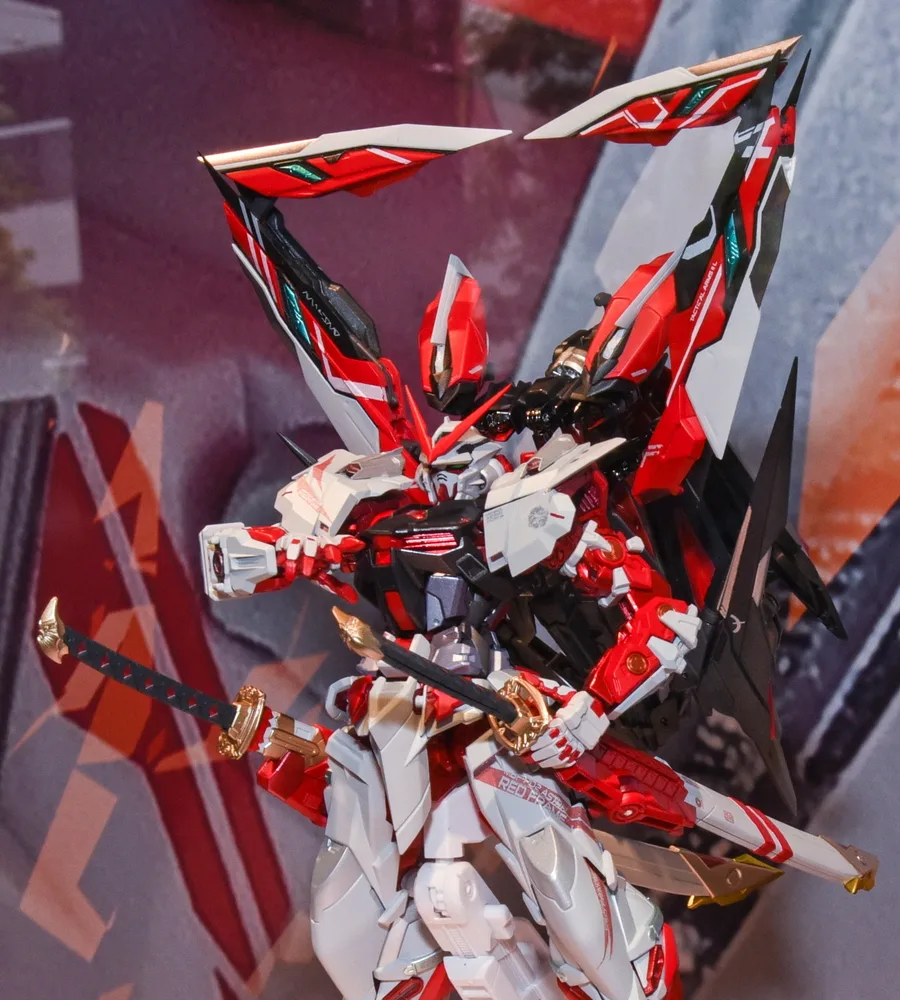 【参考出品】METAL BUILD ガンダムアストレイレッドフレーム改（オルタナティブストライクVer.）
©創通・サンライズ