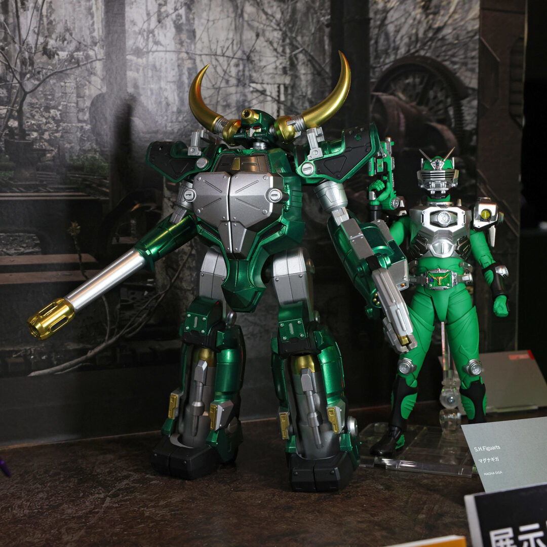 S.H.Figuarts（真骨彫製法） 仮面ライダーゾルダ　参考出品
S.H.Figuarts マグナギガ　参考出品